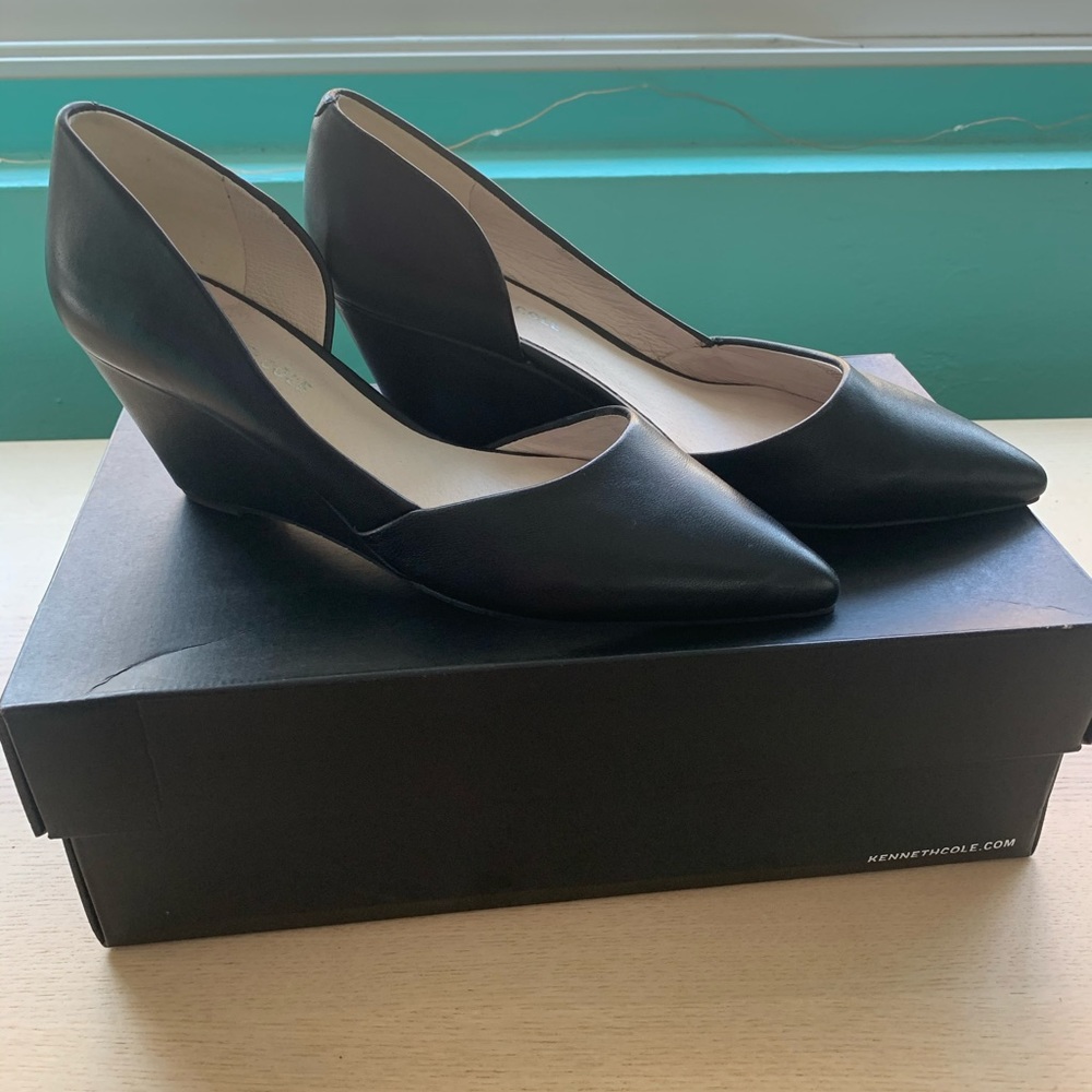 Kenneth Cole Black pump wedge 6.5
